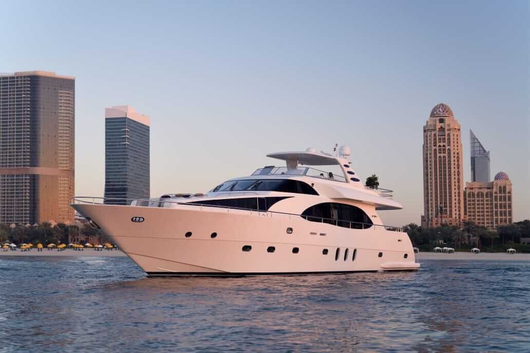 Rent dubai. Яхта Azimut 70. Sunseeker 100 Yacht. Яхта Sunseeker 100. Яхты Азимут 70 Флайбридж.